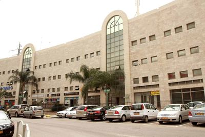 קיסר ניהול נכסים בחיפה והקריות מציע להשכרה מרכזים מסחריים מבחר שטחי מסחר בניין משרדים החל מ 50 מ"ר ועד…